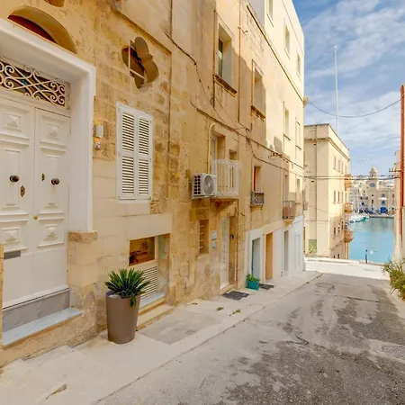 Charming Maltese Townhouse In * Senglea