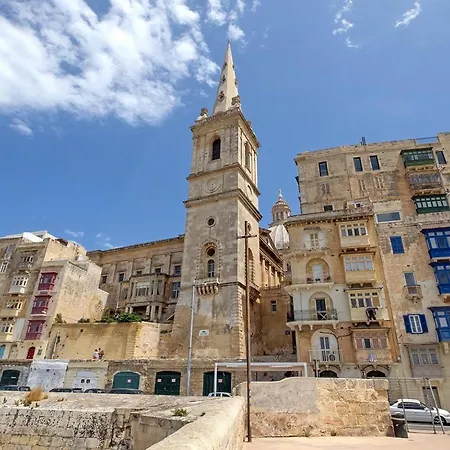 Charming Maltese Townhouse In Vakantiehuis