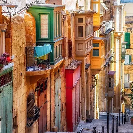 Charming Maltese Townhouse In Vakantiehuis Senglea