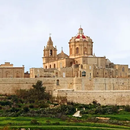 Charming Maltese Townhouse In *