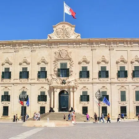 Charming Maltese Townhouse In 펜션 *