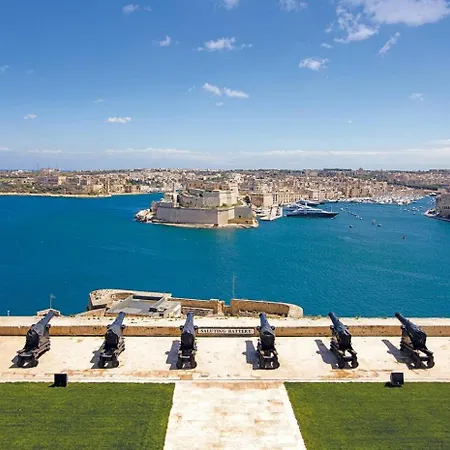 Charming Maltese Townhouse In 펜션 센글리아