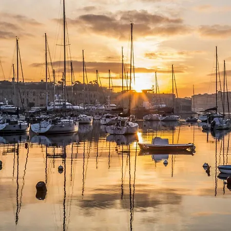 펜션 Charming Maltese Townhouse In 센글리아