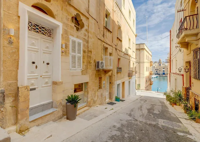 Charming Maltese Townhouse In * セングレア